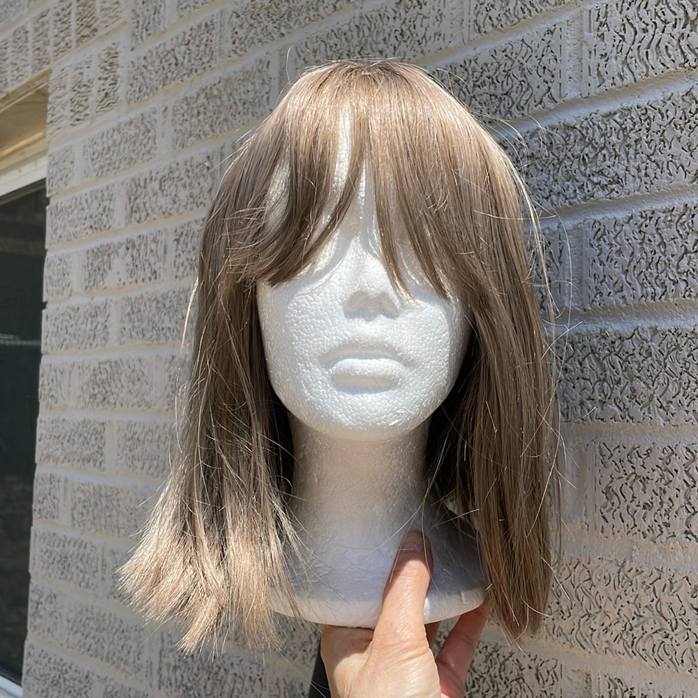 NWT 11” ashy light brown short darkest mouse blonde subtle highlights OS